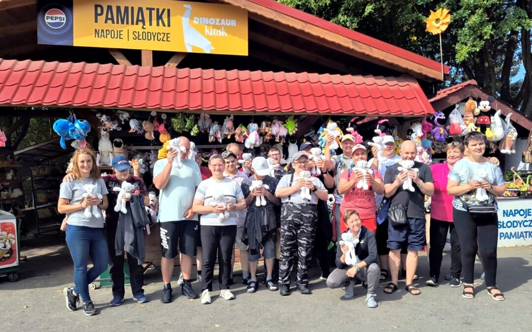 Uczestnicy WTZ w chorzowskim ZOO